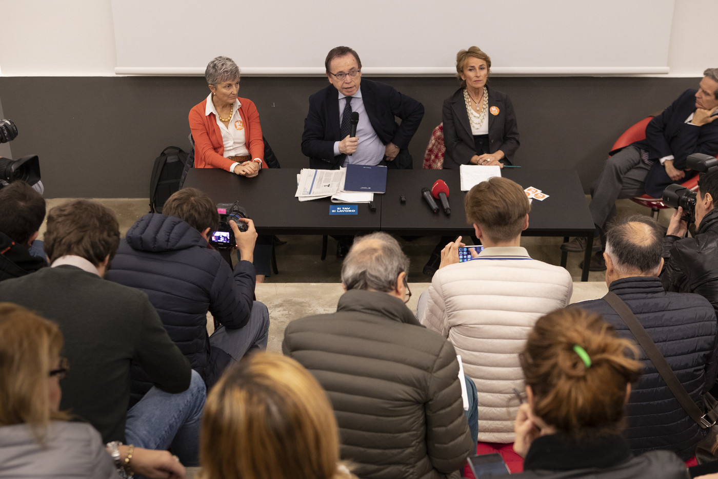 Torino scende in piazza per dire Sì alla Tav. Lunedì incontro Italia-Francia