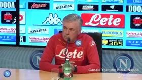 Ancelotti, mano all’orecchio come Mourinho: “Novanta minuti di insulti difficili da sopportare”