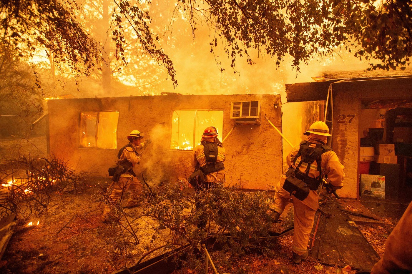 Brucia la California: almeno nove morti. Evacuata Malibu