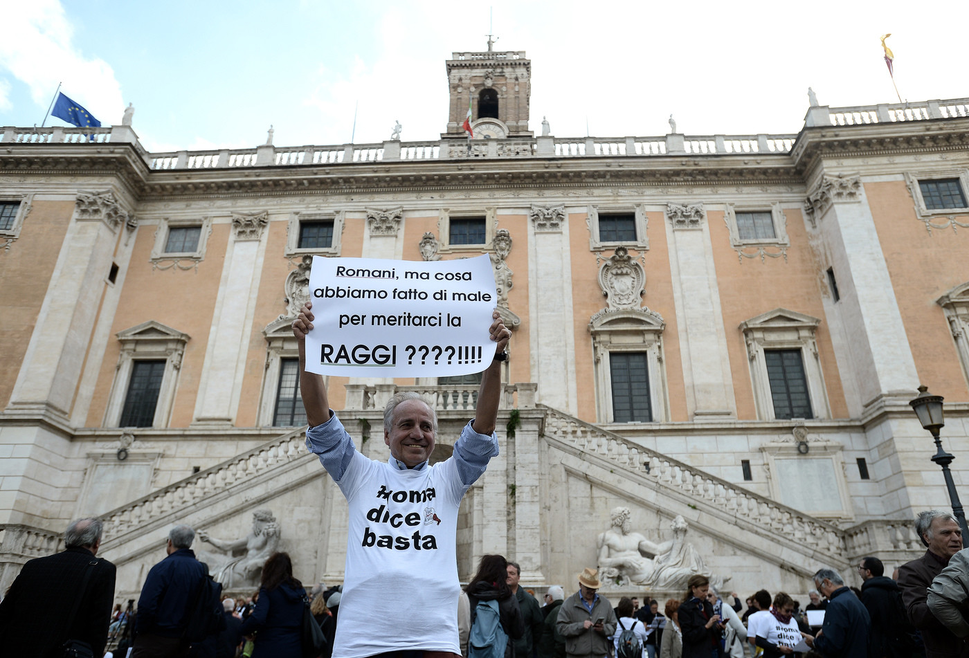 Campidoglio a 5 stelle: grane giudiziarie e pezzi persi in 2 anni di Raggi