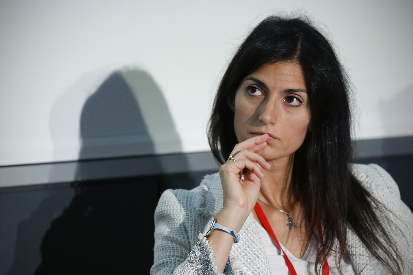 Processo Raggi, pm chiede 10 mesi di carcere: oggi la sentenza