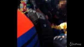 Ragusa, arrestati due scafisti: incastrati dal video-selfie di un migrante