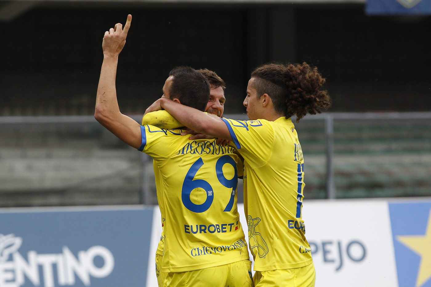 Serie A, Ventura rompe il ghiaccio, poi si dimette: Chievo-Bologna 2-2