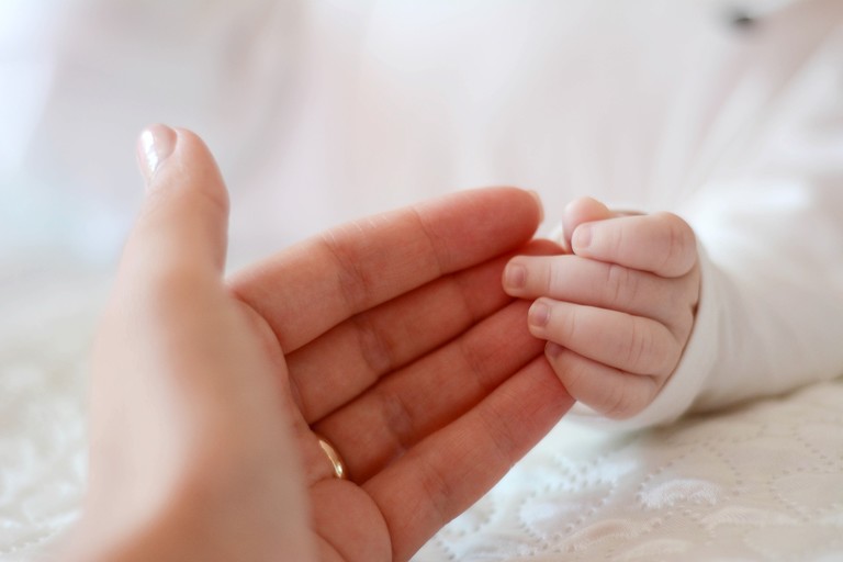 Manovra, il bonus bebè rischia l’oblio. Il governo: “Pronta norma migliorativa”