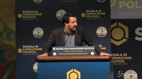Salvini: “Babbo Natale è più vero di Juncker”