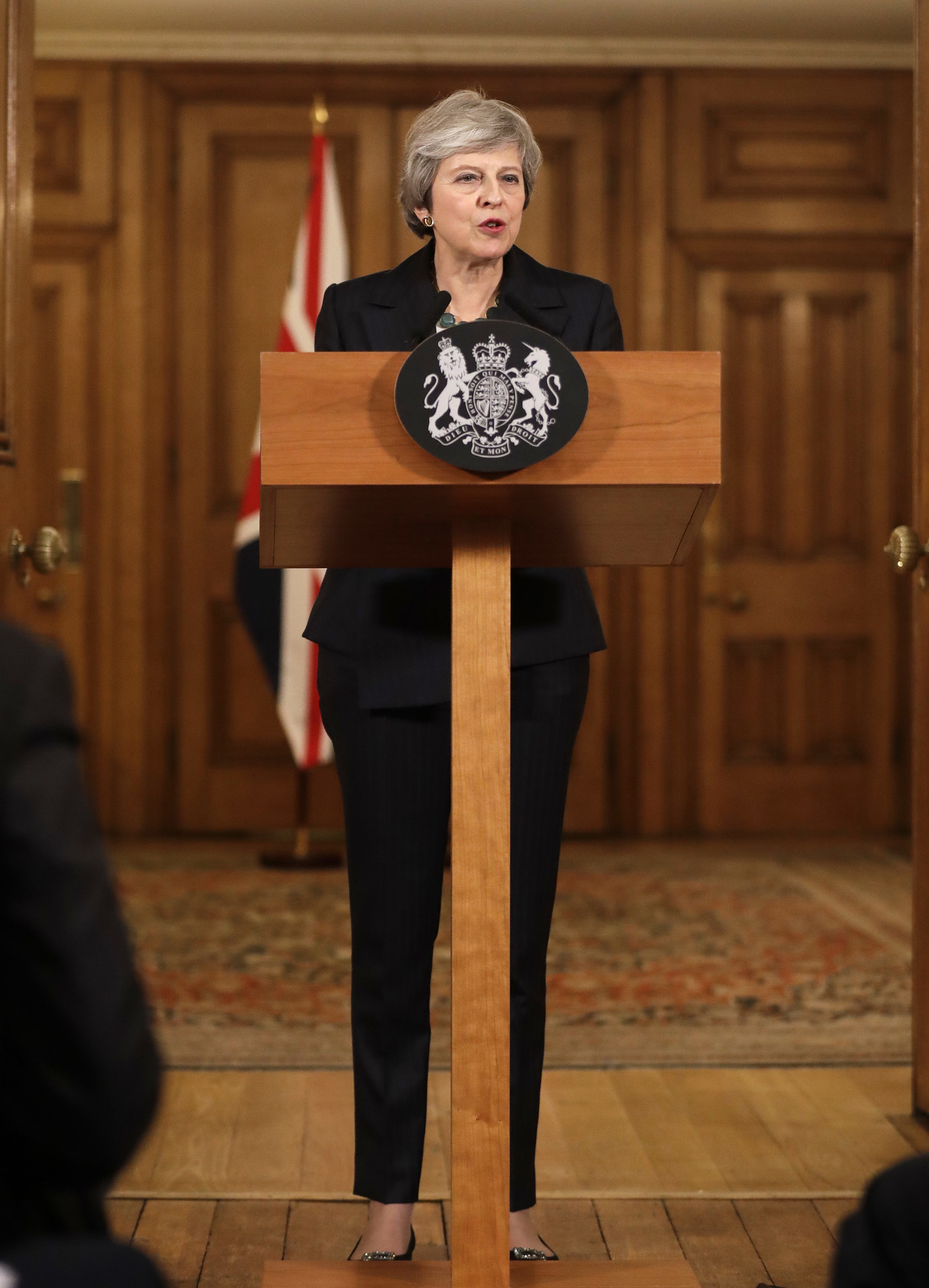 Brexit, governo nel caos. Ma May difende l’accordo: “E’ il migliore per il Paese”