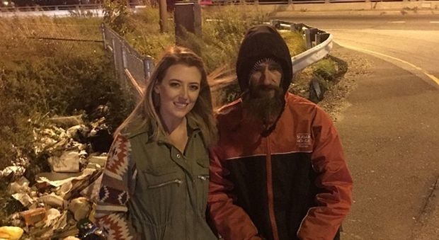 Usa, maxi colletta per il senzatetto che donò i suoi ultimi risparmi a una passante: ma la “fiaba” è una truffa