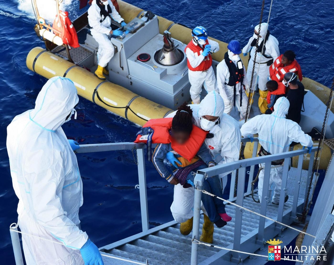 Migranti, naufragio al largo della Sardegna: due morti, otto dispersi