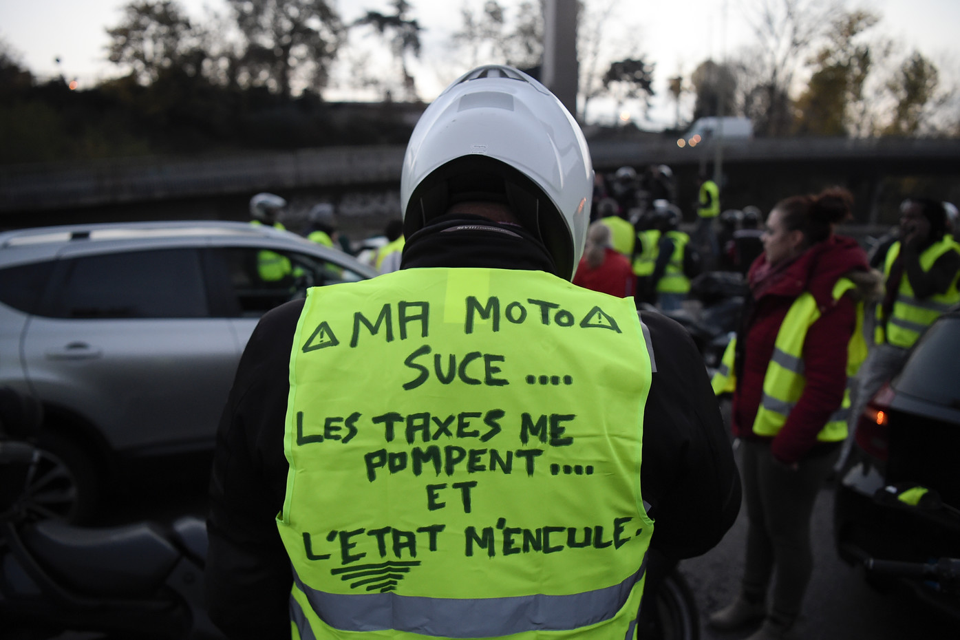 ‘Giubbotti gialli’ protestano in Francia, investita e uccisa una manifestante