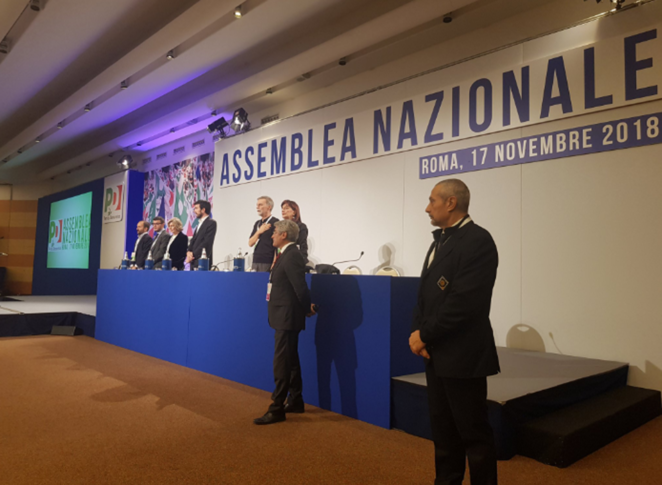 Assemblea nazionale del Pd, Martina: “Ora serve unità”. Renzi diserta l’incontro