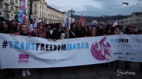 A Torino sfila la Trans Freedom March, il corteo contro le vittime della transfobia