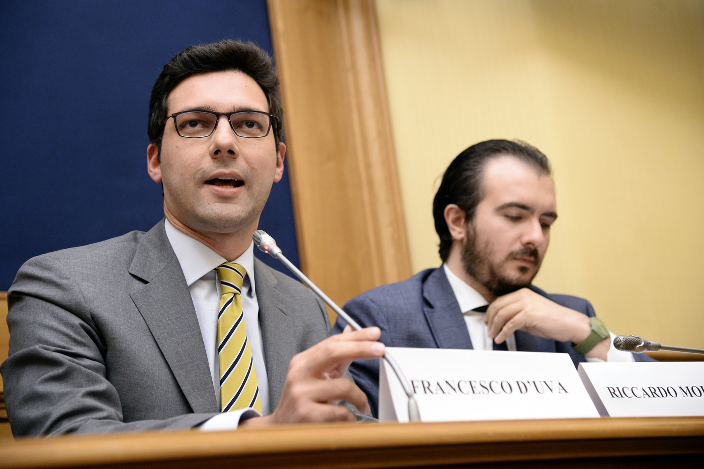Contraccettivi gratis ai rifugiati, non c’è l’accordo con la Lega: dietrofront del M5S