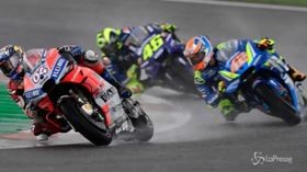 MotoGp, Dovizioso vince sotto l’acqua a Valencia