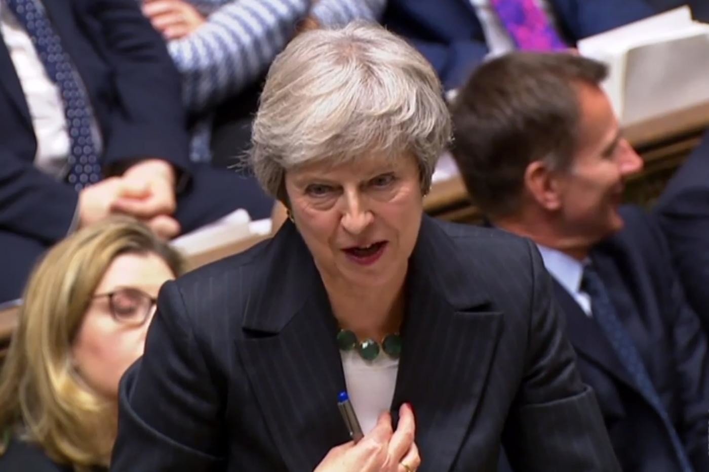 Brexit, May avverte: “Se salto io non sarà più facile”. Presto da Juncker