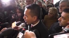 Rifiuti, Di Maio: “Inceneritori sono vintage, come le cabine telefoniche”