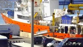 Rifiuti pericolosi scaricati nei porti italiani, sequestrata nave Aquarius. Le immagini della guardia di finanza