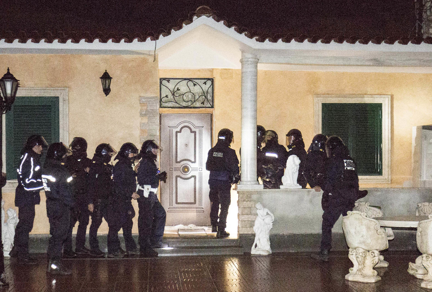 Sgomberate le ville dei Casamonica: l’operazione della polizia