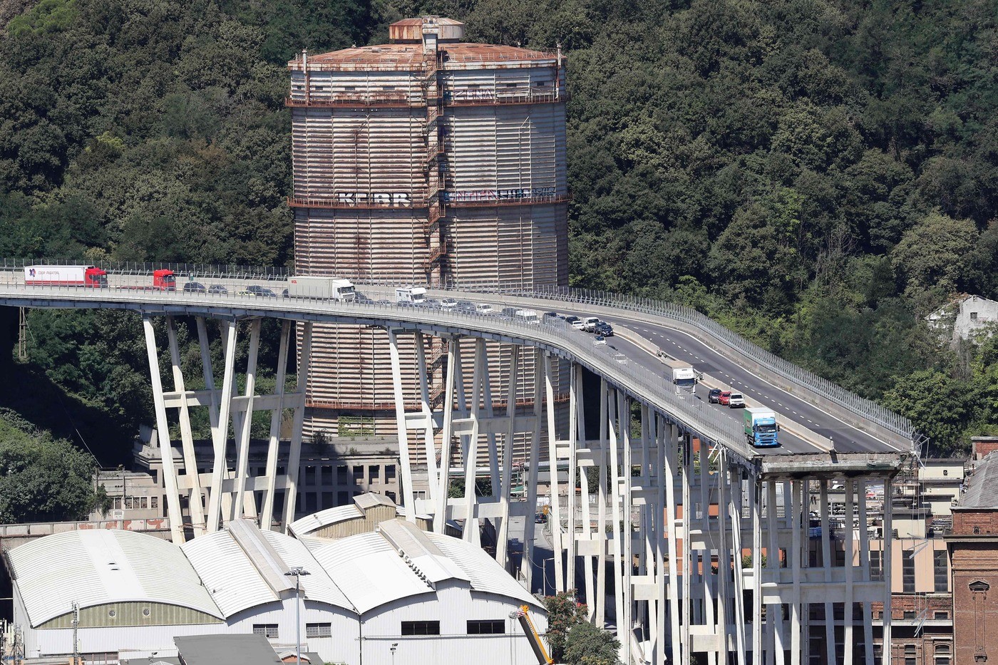 Ponte Morandi, gli architetti: “Non demolirlo, ma metterlo in sicureezza”