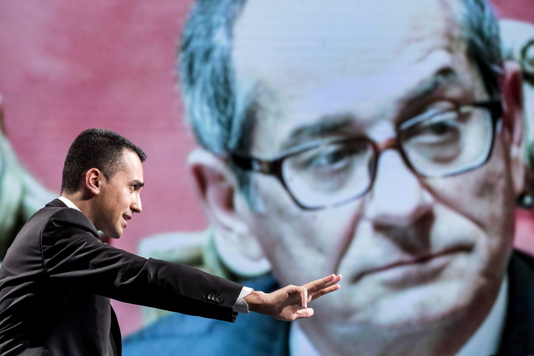 Manovra, amore Di Maio-Tria dopo le tensioni: è la ‘manina’ dello spread