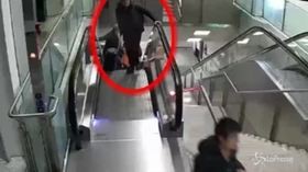 Fiumicino, ecco come rubano le borse in aeroporto
