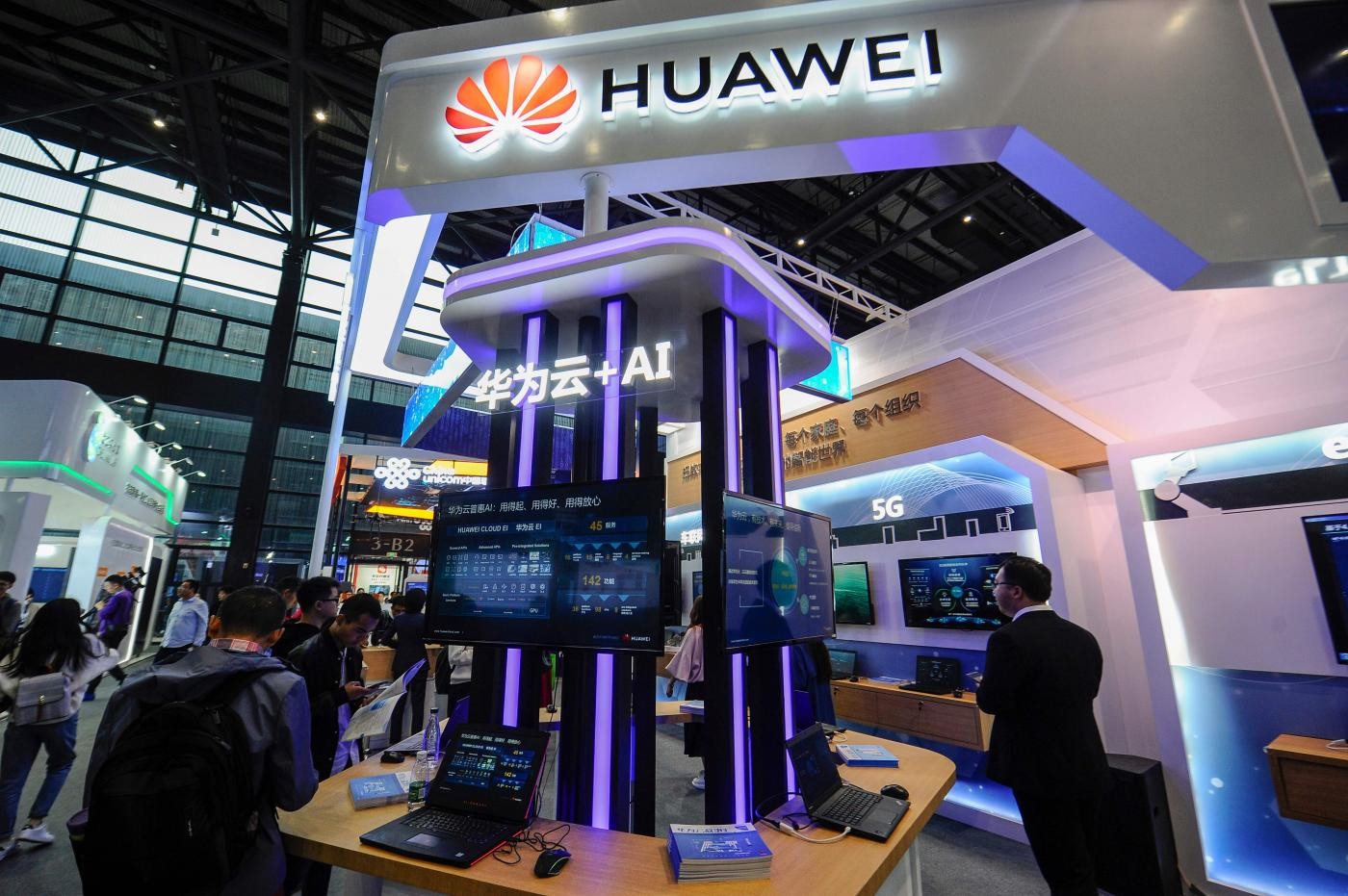Gli Usa ai governi alleati: “Non usate apparecchi Huawei per le telecomunicazioni”