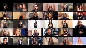 “Non è normale che sia normale”: da Borghi a Bianca Balti, tutti con il tratto rosso sul viso contro la violenza sulle donne