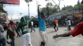 Haiti: manifestanti in piazza, nuovi scontri con la polizia