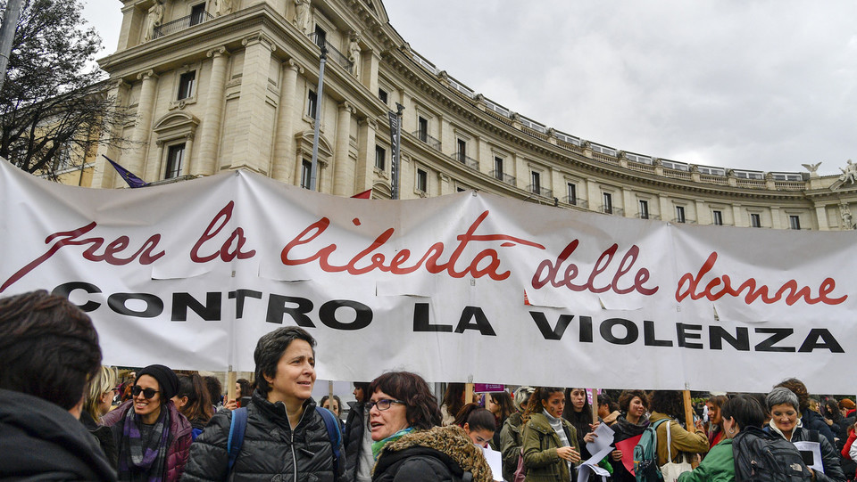 La Rivoluzione Femminista In Piazza A Roma Volti E Slogan Dalla Manifestazione Contro La