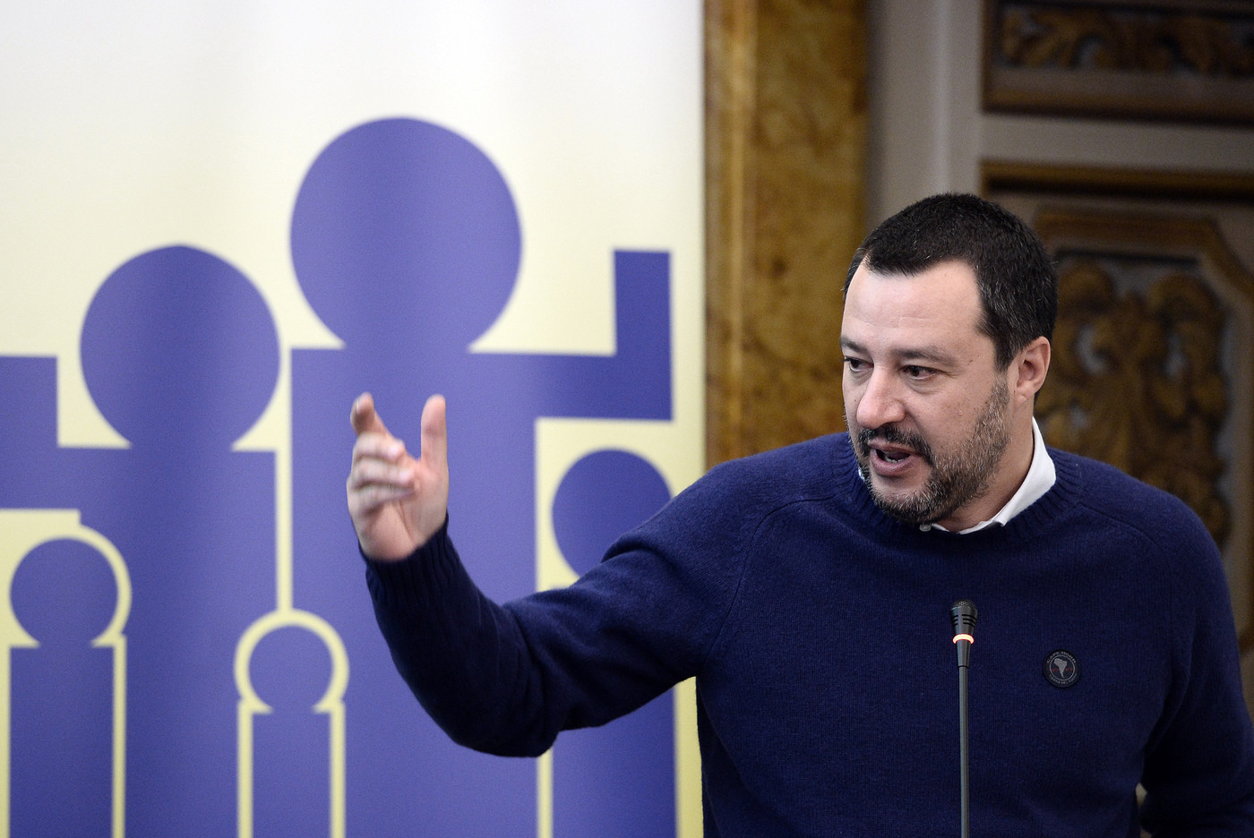 Governo, Lega vola nei sondaggi. Salvini rassicura M5S: “Avanti col contratto”