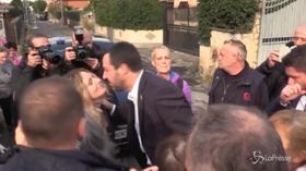 Salvini alla Romanina, residenti in delirio: “Sei più bello dal vivo”