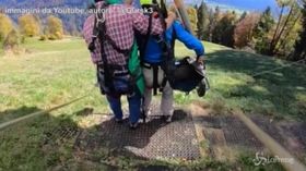 L’istruttore si dimentica di legare l’allievo: incubo sul deltaplano