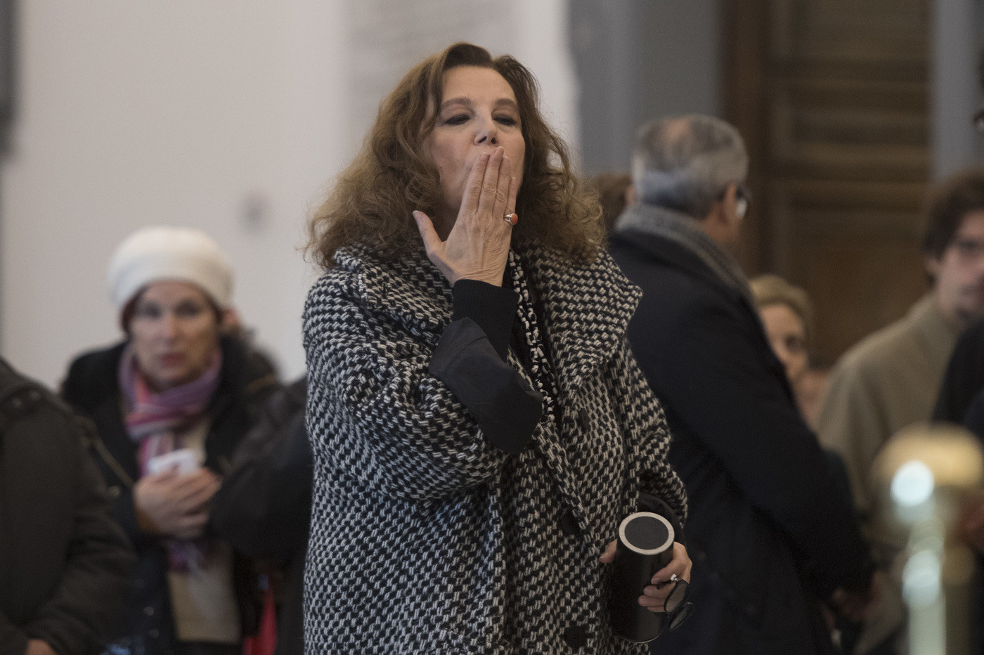 Da Stefania Sandrelli a Walter Veltroni, gli omaggi alla camera ardente di Bertolucci