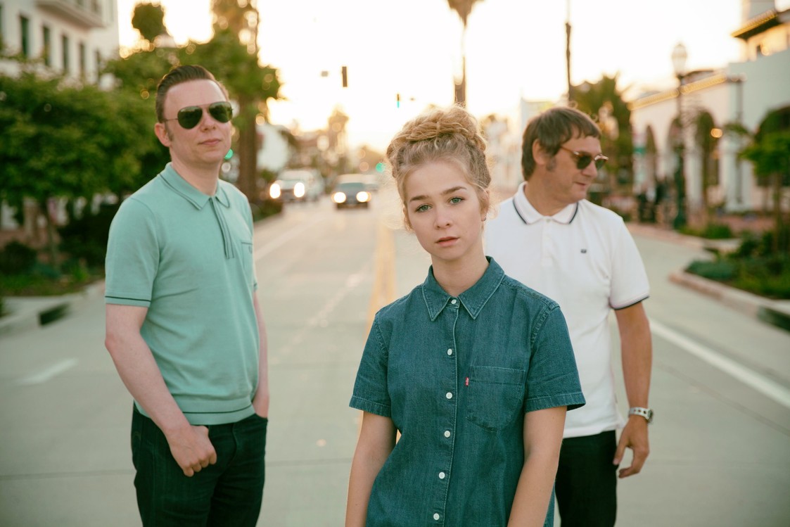 Torna il pop di classe degli Hooverphonic con “Looking for stars”