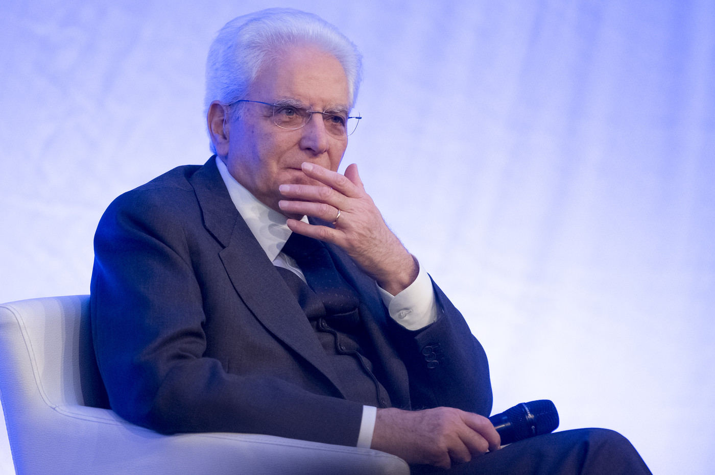 Manovra, Mattarella chiama leader al Colle: Faro sia bene Paese. E spread scende