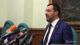Manovra, Salvini: “Sorrido così lo spread scende”
