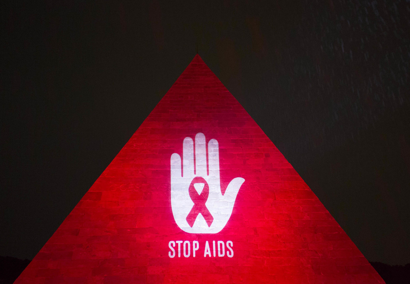 Hiv, 3500 nuove infezioni l’anno: cresce tra i ventenni, pochi fanno il test