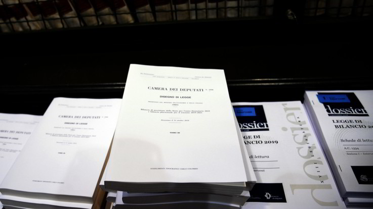Manovra, il governo presenta 54 emendamenti, ma i nodi restano. Nuova accisa in Liguria, Rosato: "Emergenza ponte Genova a carico dei cittadini"