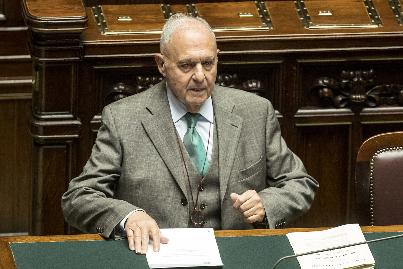 Savona torna all’attacco dell’Ue: “Siamo a rischio recessione, dobbiamo agire”