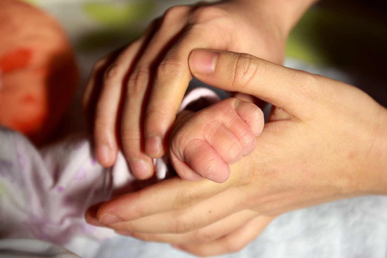 Il miracolo della vita: nasce la prima bimba da un trapianto di utero da donatrice morta