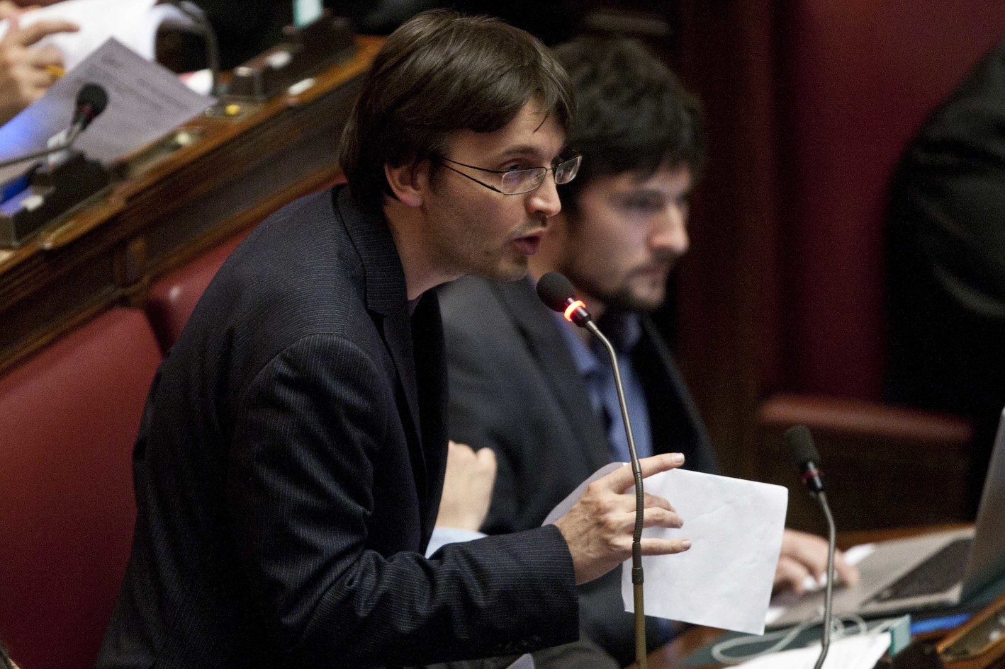 Matteo Dall’Osso lascia M5S e aderisce a Forza Italia: ora rischia 150mila euro di penale