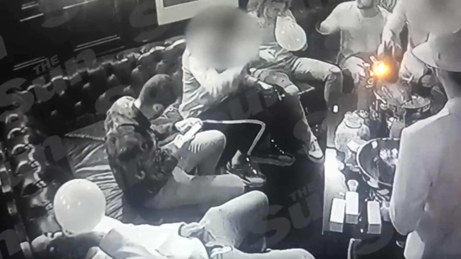 Arsenal nella bufera per il party da 34mila euro a base vodka e hippy crack