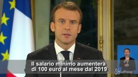 Gilet gialli, Macron annuncia: “Dal 2019 aumento dei salari minimi di 100 euro al mese”