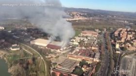 Roma, le immagini dell’incendio viste da un elicottero