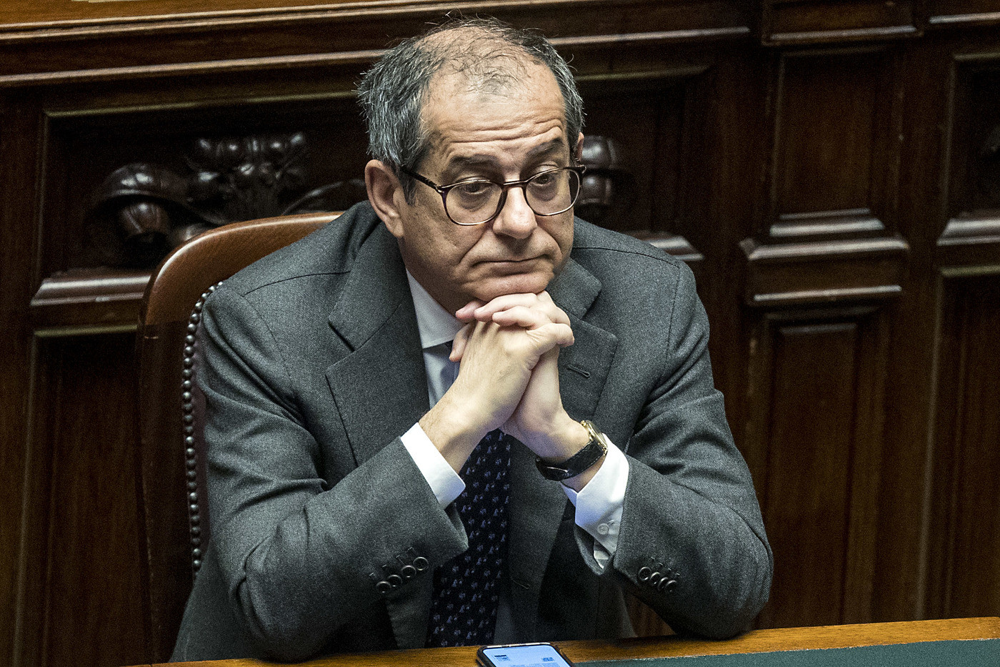 Manovra, Conte in Ue con la carta francese. Tria insiste: “Risparmi per deficit”