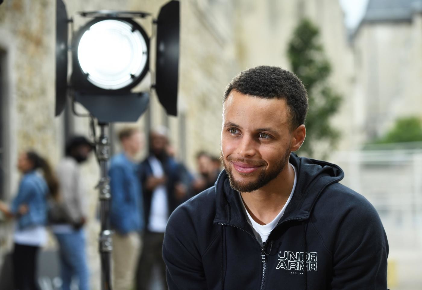 Stephen Curry: “Sbarco sulla Luna? Un falso”. La Nasa replica: “Venga a verificare”