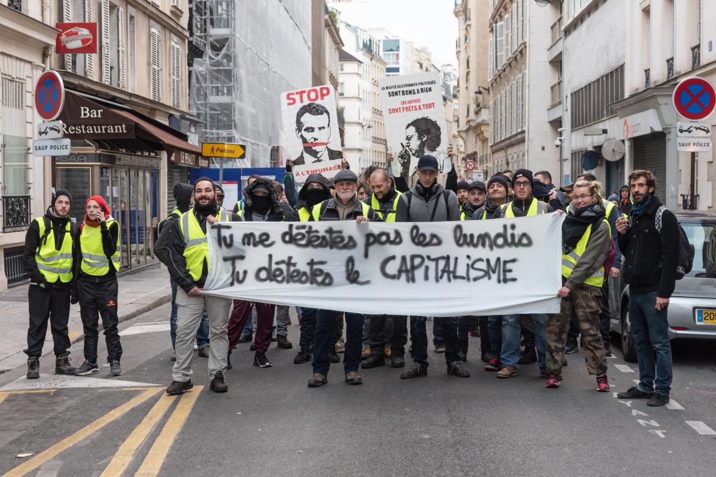 Gilet gialli, manifestante travolto e ucciso ad Avignone. Appello del governo: “Dopo Strasburgo no ai cortei”