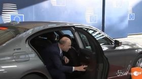 Manovra, deficit scende da 2,4% a 2,04% ma non basta