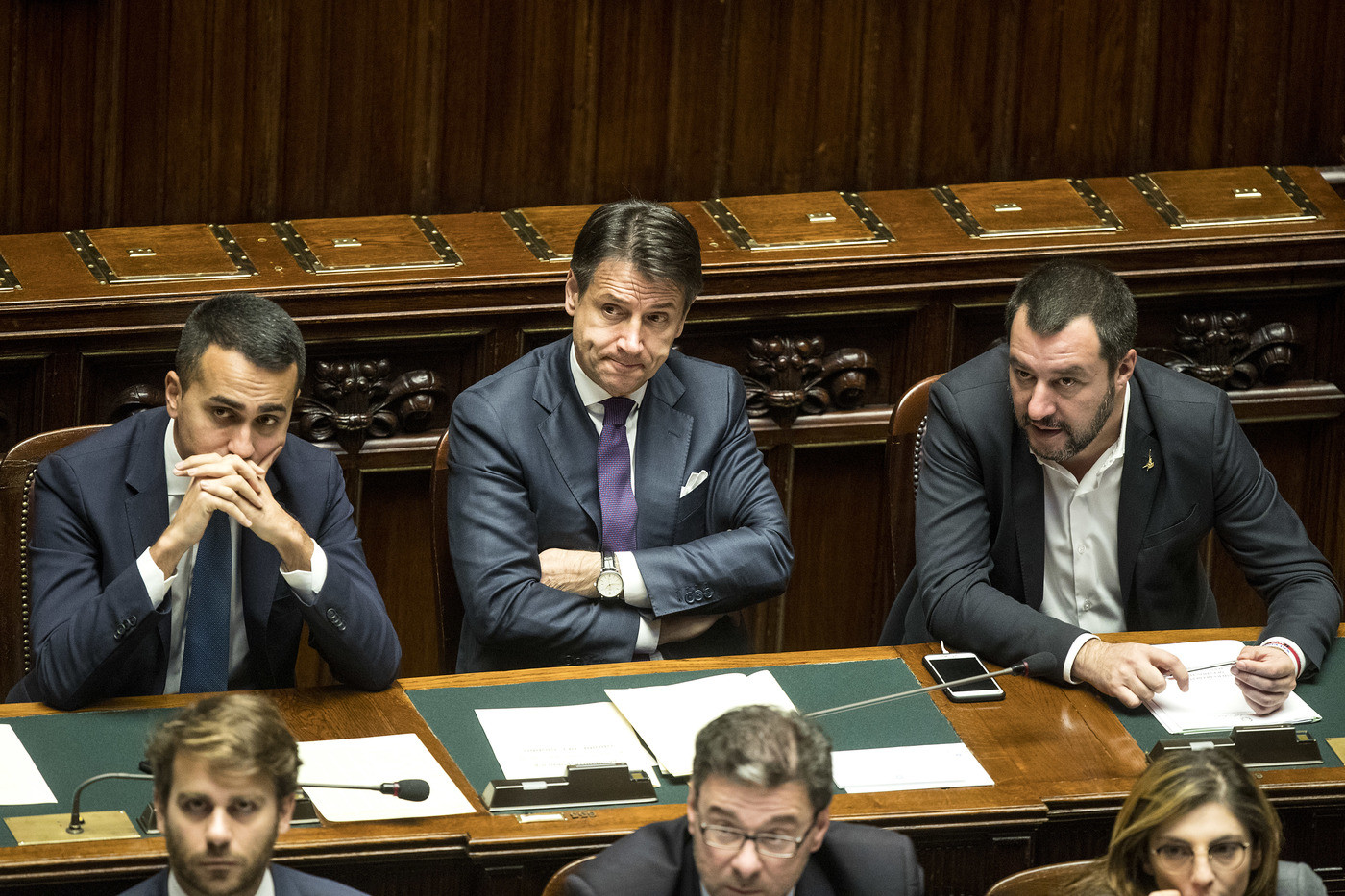 Passo indietro sul deficit, sui social rabbia e delusione: “Calate le brache, così perdete voti”
