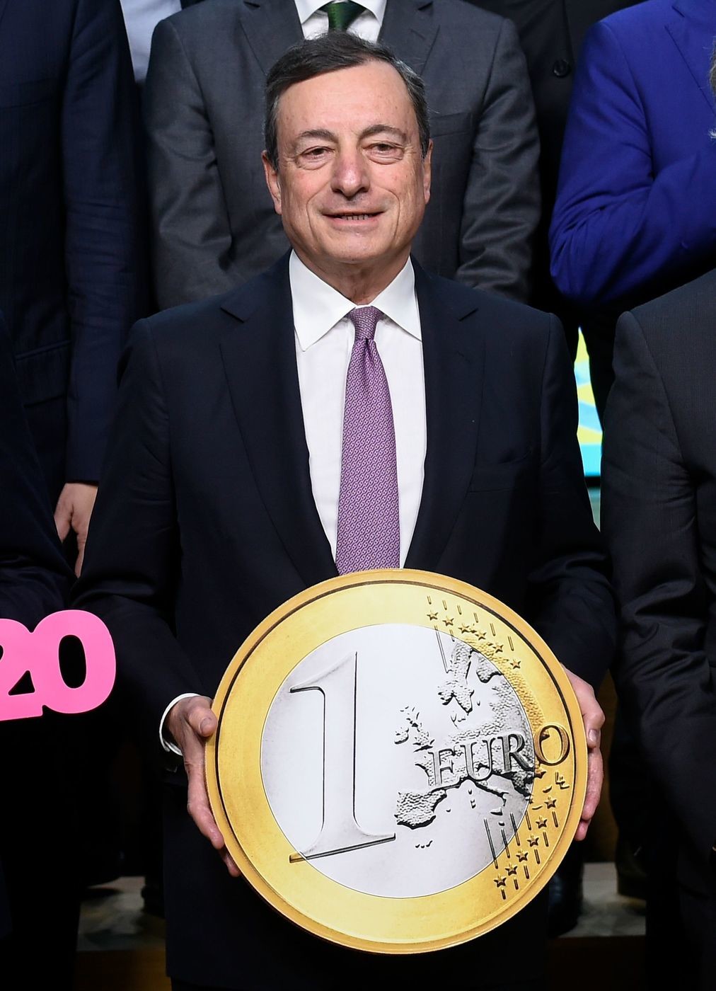 Bce: “Tassi restano a zero e stop al quantitative easing”