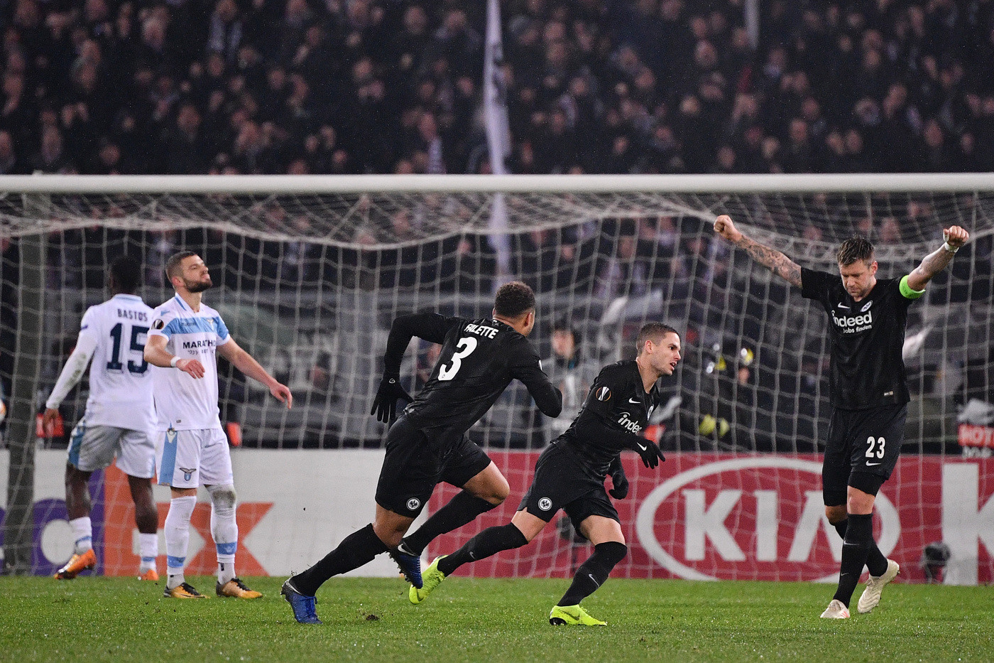 Europa League: prima Correa, poi l’Eintracht la ribalta. All’Olimpico Lazio ko 1-2